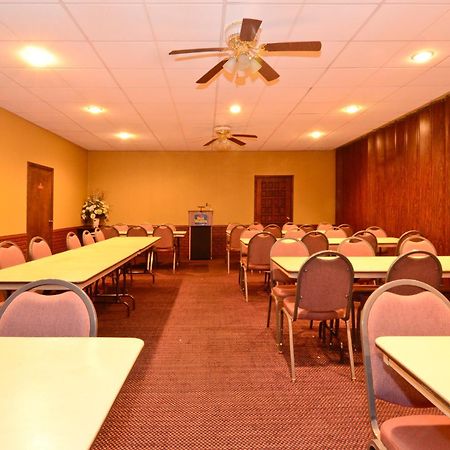 Americas Best Value Inn Iola Бизнес фото
