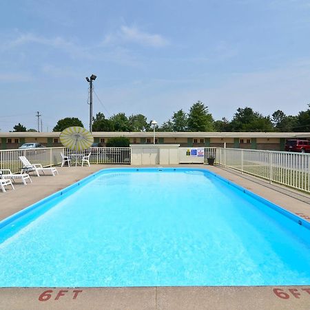 Americas Best Value Inn Iola Экстерьер фото