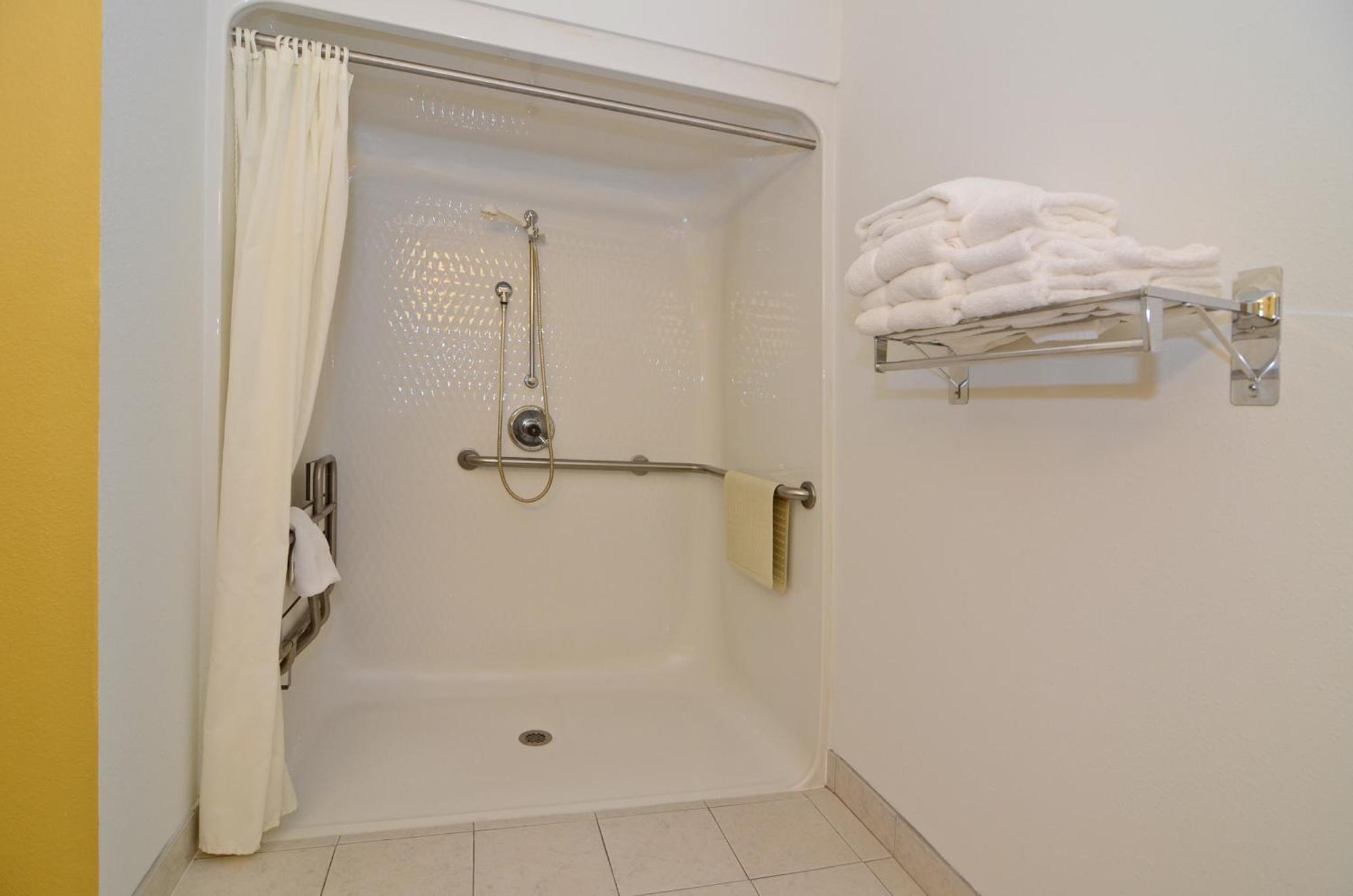 Americas Best Value Inn Iola Экстерьер фото