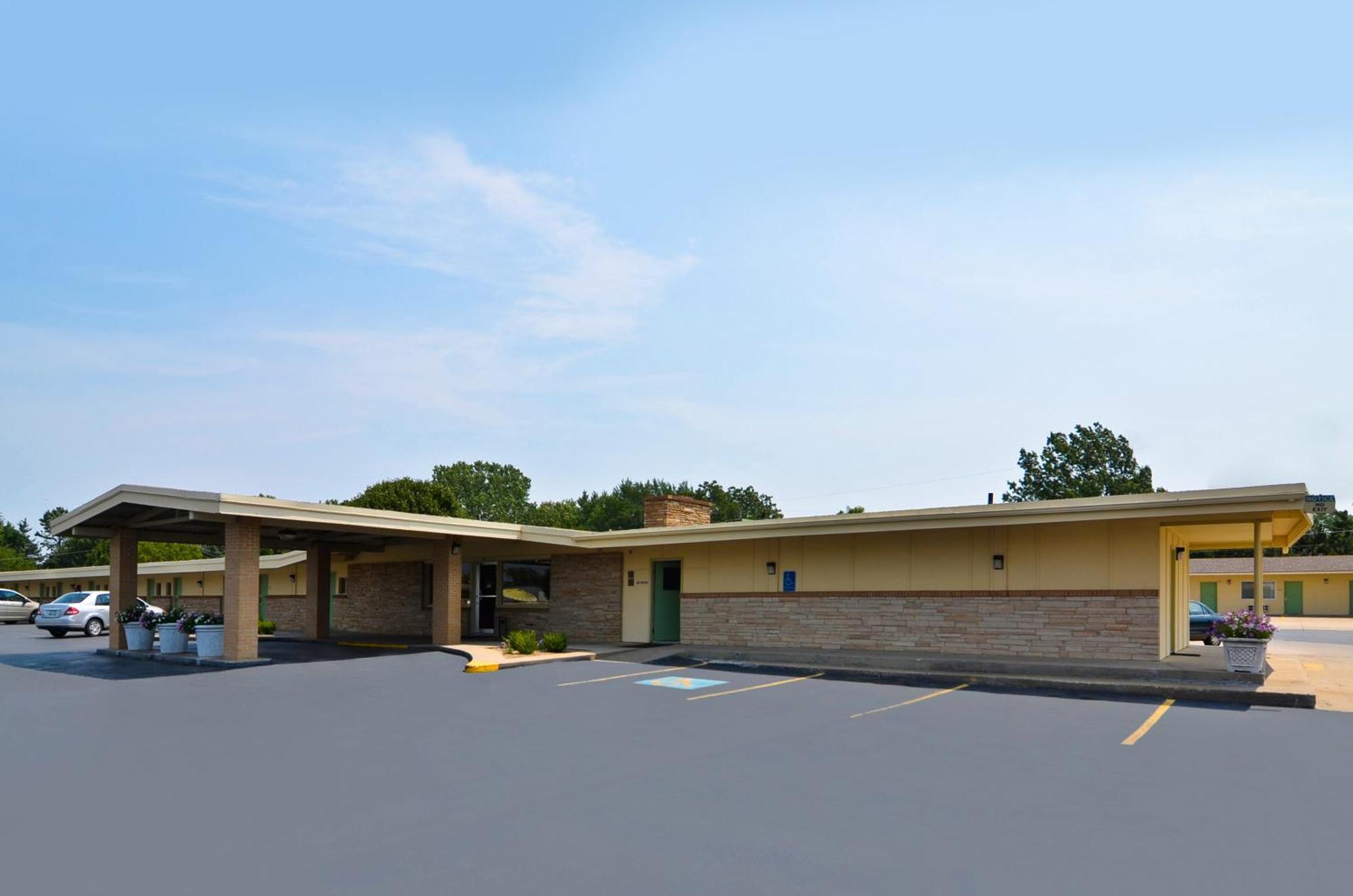 Americas Best Value Inn Iola Экстерьер фото