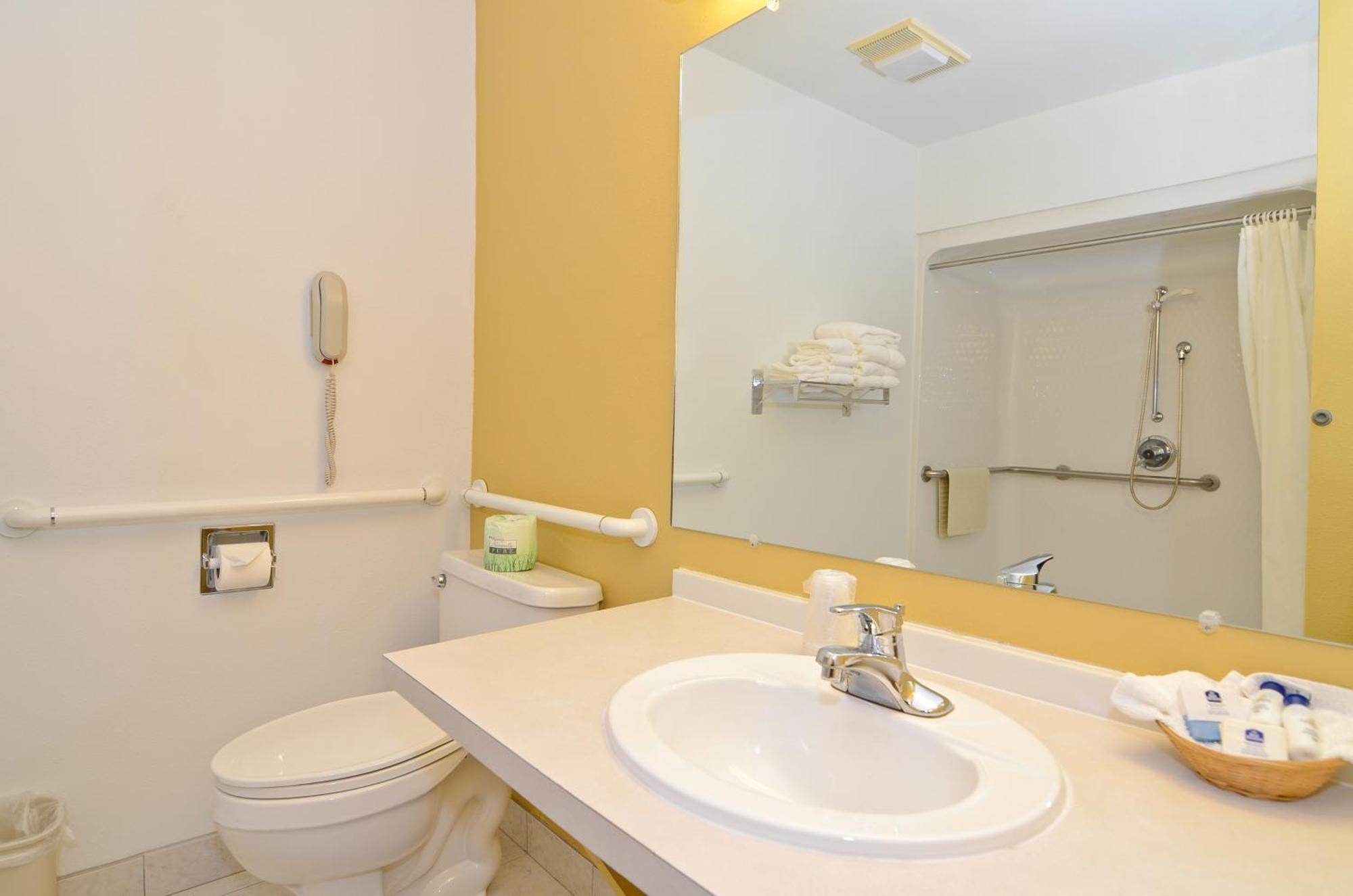 Americas Best Value Inn Iola Экстерьер фото