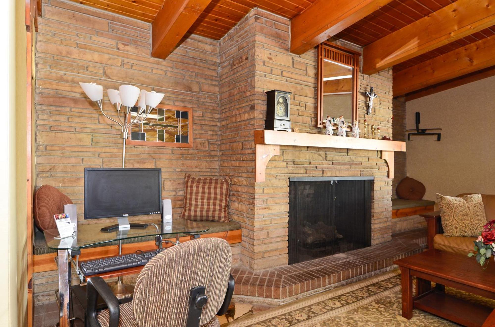 Americas Best Value Inn Iola Экстерьер фото