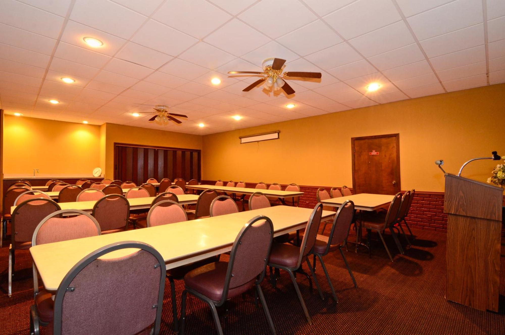 Americas Best Value Inn Iola Экстерьер фото