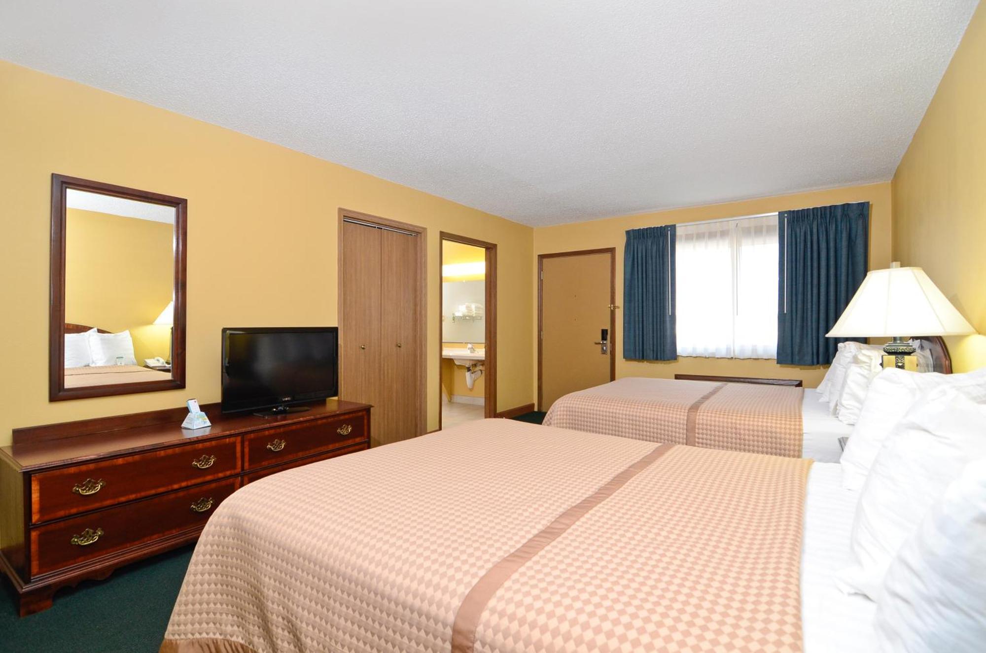 Americas Best Value Inn Iola Экстерьер фото