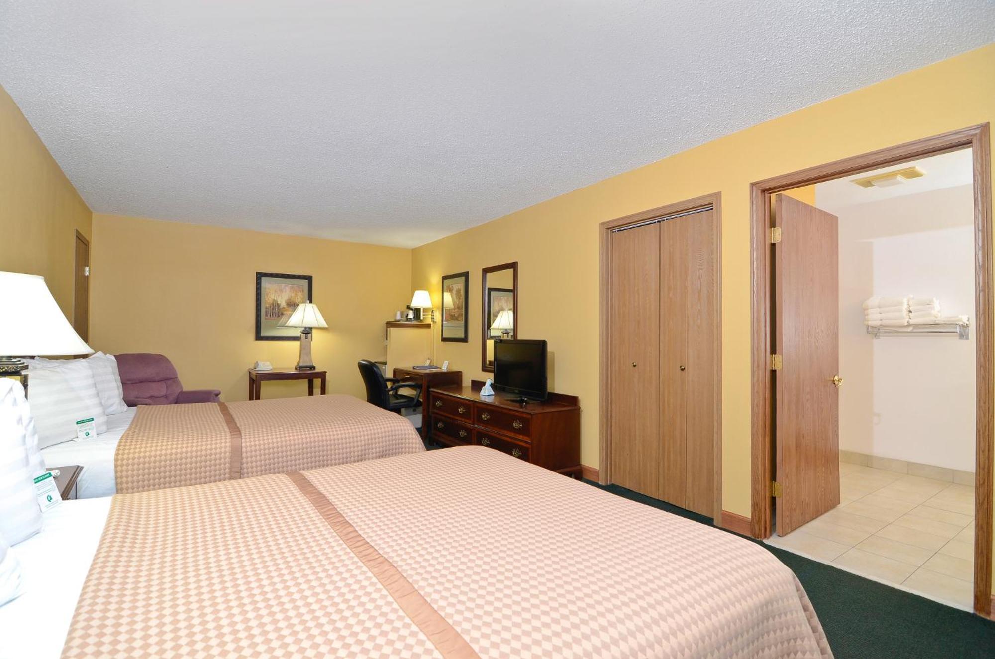 Americas Best Value Inn Iola Экстерьер фото